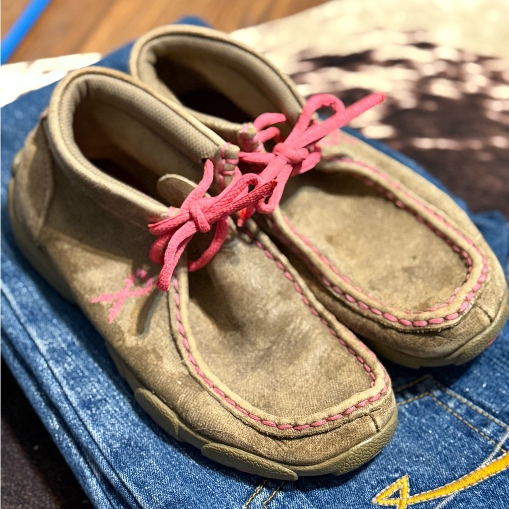 Twisted X  Chuka Driving Moccasins Cancer Awareness Symbol Kids size 12.5